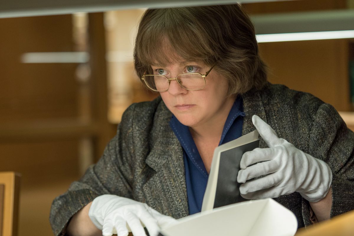 Still of Melissa McCarthy in the movie Can You Ever Forgive Me? (2018)